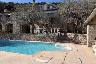 Maison &agrave; vendre &agrave; SPÉRACÈDES Sud - 5 pi&egrave;ces - 221 m&sup2; 