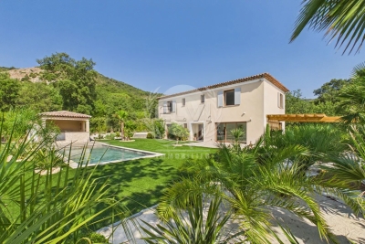 Maison &agrave; vendre &agrave; LE PLAN-DE-LA-TOUR Les Savels - 6 pi&egrave;ces - 200 m&sup2; 