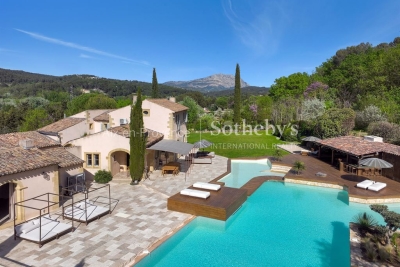 Maison &agrave; vendre &agrave; AIX-EN-PROVENCE  - 10 pi&egrave;ces - 500 m&sup2; 