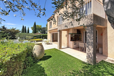 Maison &agrave; vendre &agrave; CAGNES-SUR-MER  - 5 pi&egrave;ces - 140 m&sup2; 