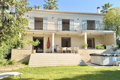 Maison &agrave; vendre &agrave; HYÈRES  - 6 pi&egrave;ces - 174 m&sup2; 
