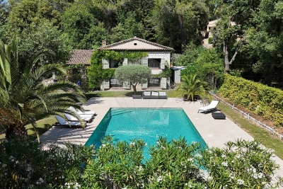 House for sale in ROQUEFORT-LES-PINS Vaug - 7 rooms - 208 m&sup2; 