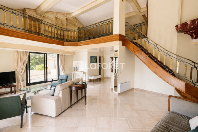 Appartement &agrave; vendre &agrave; MOUGINS  - 5 pi&egrave;ces - 212 m&sup2; 