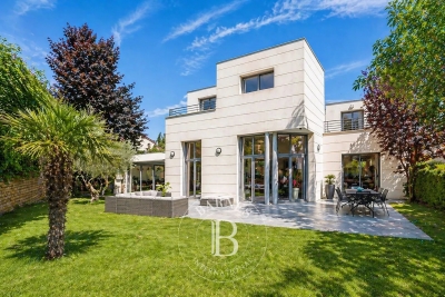Maison &agrave; vendre &agrave; ST MAUR DES FOSSES  - 10 pi&egrave;ces - 320 m&sup2; 