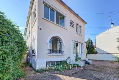 Maison &agrave; vendre &agrave; RUEIL MALMAISON  - 6 pi&egrave;ces - 210 m&sup2; 