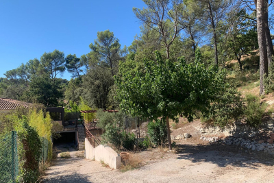 Maison &agrave; louer &agrave; SIMIANE-COLLONGUE  - 3 pi&egrave;ces - 78 m&sup2; 