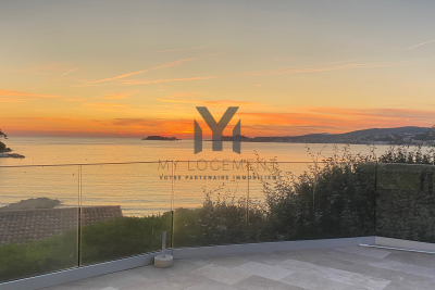 Maison &agrave; vendre &agrave; SANARY-SUR-MER  - 6 pi&egrave;ces - 200 m&sup2; 
