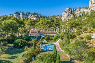 Maison &agrave; vendre &agrave; LES BAUX-DE-PROVENCE  - 6 pi&egrave;ces - 328 m&sup2; 
