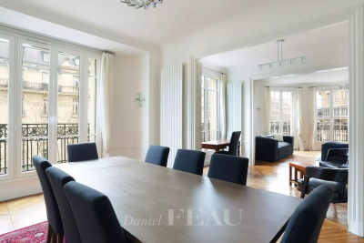 Appartement &agrave; louer &agrave; PARIS 7EME  - 5 pi&egrave;ces - 143 m&sup2; 