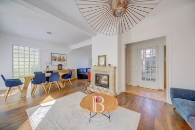 Maison &agrave; vendre &agrave; VIROFLAY  - 8 pi&egrave;ces - 191 m&sup2; 
