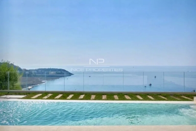 House for sale in ROQUEBRUNE-CAP-MARTIN Vieux Nice-Visitation - 7 rooms - 300 m&sup2; 