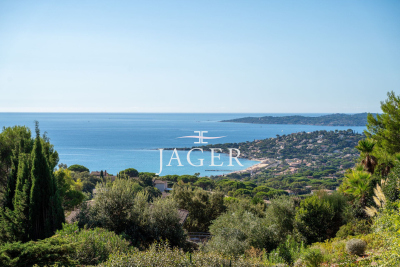 House for sale in STE-MAXIME Les Plaines-Les Tasses - 7 rooms - 357 m&sup2; 
