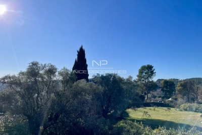 Maison &agrave; vendre &agrave; LA COLLE-SUR-LOUP  - 8 pi&egrave;ces - 250 m&sup2; 