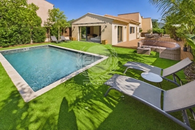 Maison &agrave; vendre &agrave; LE PLAN-DE-LA-TOUR  - 4 pi&egrave;ces - 180 m&sup2; 