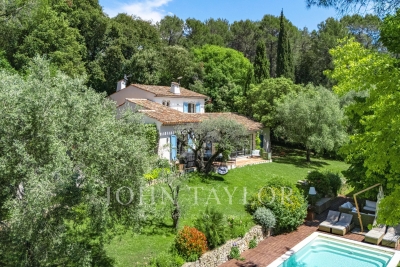 House for sale in VALBONNE Les Semboules - 6 rooms - 245 m&sup2; 