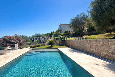 House for sale in GRASSE Les Semboules - 5 rooms - 197 m&sup2; 