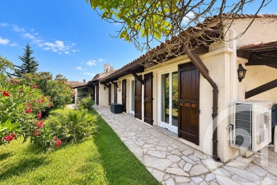 Maison &agrave; vendre &agrave; LA ROQUETTE-SUR-SIAGNE  - 4 pi&egrave;ces - 102 m&sup2; 