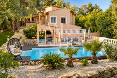 House for sale in CANNES Village Centre - 6 rooms - 231 m&sup2; 