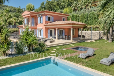 House for sale in GRASSE Saint-Francois - 9 rooms - 461 m&sup2; 