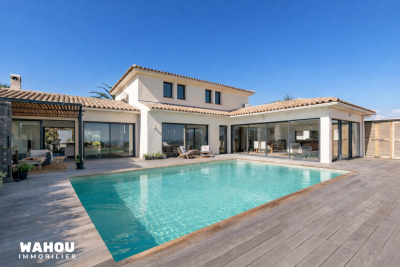 Maison &agrave; vendre &agrave; LES ADRETS-DE-L'ESTÉREL  - 7 pi&egrave;ces - 383 m&sup2; 