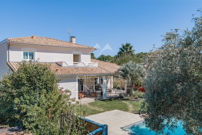 House for sale in LA TESTE-DE-BUCH  - 6 rooms - 180 m&sup2; 