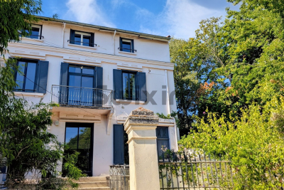 Maison &agrave; vendre &agrave; NÎMES  - 8 pi&egrave;ces - 191 m&sup2; 