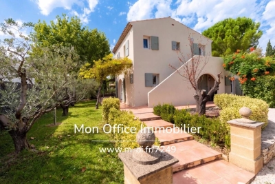 Maison &agrave; vendre &agrave; Aix-en-Provence  - 8 pi&egrave;ces 250 m&sup2; 