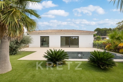 Maison &agrave; vendre &agrave; SANARY-SUR-MER  - 5 pi&egrave;ces - 202 m&sup2; 