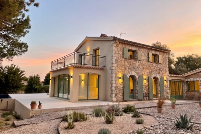 Maison &agrave; vendre &agrave; ANTIBES  - 6 pi&egrave;ces - 227 m&sup2; 