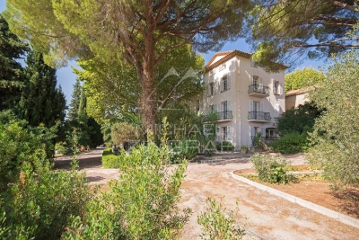 Maison &agrave; vendre &agrave; Solliès-Pont  - 18 pi&egrave;ces 720 m&sup2; 