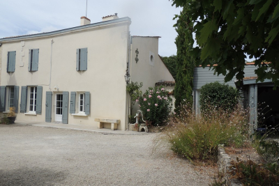 Maison &agrave; vendre &agrave; AYTRE  - 7 pi&egrave;ces - 195 m&sup2; 