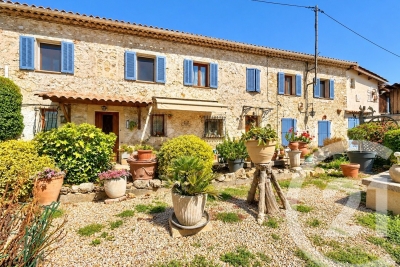 House for sale in MOUGINS Saint-Francois - 4 rooms - 218 m&sup2; 
