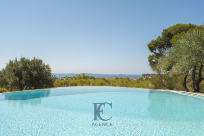 Maison &agrave; vendre &agrave; Sanary-sur-Mer  - 10 pi&egrave;ces 308 m&sup2; 