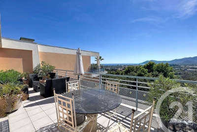 Appartement &agrave; vendre &agrave; Cannes-la-Bocca  - 5 pi&egrave;ces 122 m&sup2; 