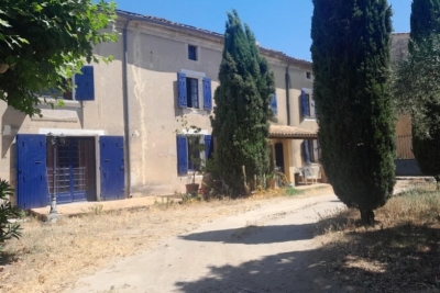 Maison &agrave; vendre &agrave; St-Quentin-la-Poterie  - 14 pi&egrave;ces 550 m&sup2; 