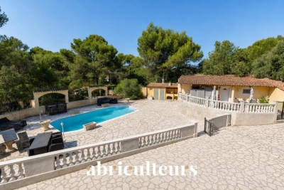 Maison &agrave; vendre &agrave; LES PENNES-MIRABEAU Rognes - 6 pi&egrave;ces - 230 m&sup2; 