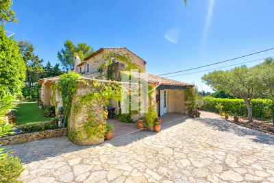 Maison &agrave; vendre &agrave; St-Raphaël  - 5 pi&egrave;ces 145 m&sup2; 