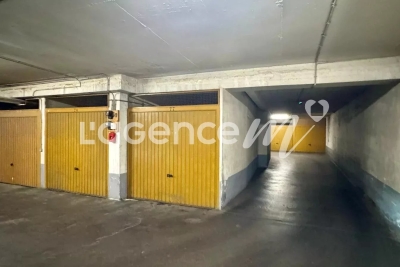 Parking/Garage à vendre gare notre dame 3