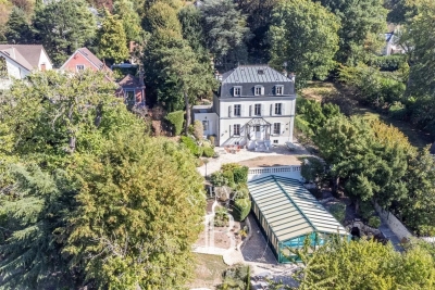 Maison &agrave; vendre &agrave; LA CELLE ST CLOUD  - 14 pi&egrave;ces - 604 m&sup2; 