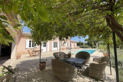 Maison &agrave; louer &agrave; LA ROQUE-SUR-PERNES Grillon - 5 pi&egrave;ces - 199 m&sup2; 
