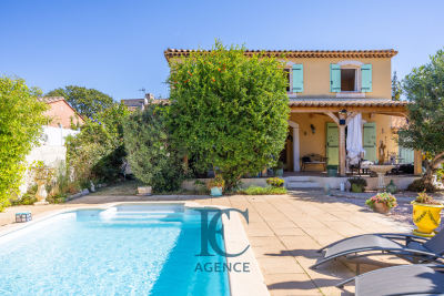 Maison &agrave; vendre &agrave; St-Cyr-sur-Mer  - 5 pi&egrave;ces 122 m&sup2; 