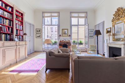 Appartement &agrave; vendre &agrave; PARIS 6EME Mail 1 - 4 pi&egrave;ces - 148 m&sup2; 