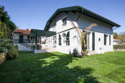 Maison &agrave; vendre &agrave; Biarritz  - 8 pi&egrave;ces 247 m&sup2; 