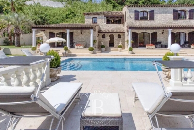 Maison &agrave; vendre &agrave; Cagnes-sur-Mer  - 5 pi&egrave;ces 223 m&sup2; 