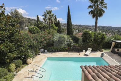 House for sale in LA COLLE-SUR-LOUP  - 4 rooms - 167 m&sup2; 
