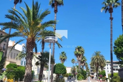 Commerce &agrave; vendre &agrave; HYÈRES  - 2 pi&egrave;ces - 60 m&sup2; 