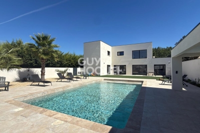 Maison &agrave; vendre &agrave; l'Isle-sur-la-Sorgue  - 6 pi&egrave;ces 195 m&sup2; 