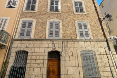 Bien &agrave; vendre &agrave; DRAGUIGNAN  - 18 pi&egrave;ces - 225 m&sup2; 
