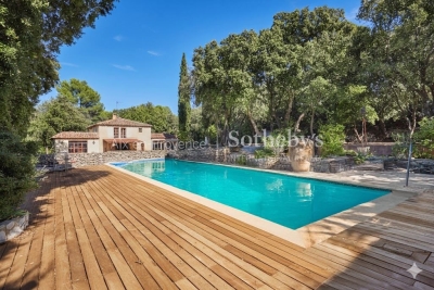 Maison &agrave; vendre &agrave; Aix-en-Provence  - 12 pi&egrave;ces 425 m&sup2; 