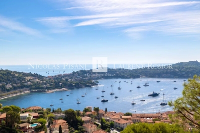 Apartment for sale in VILLEFRANCHE-SUR-MER  - 3 rooms - 80 m&sup2; 